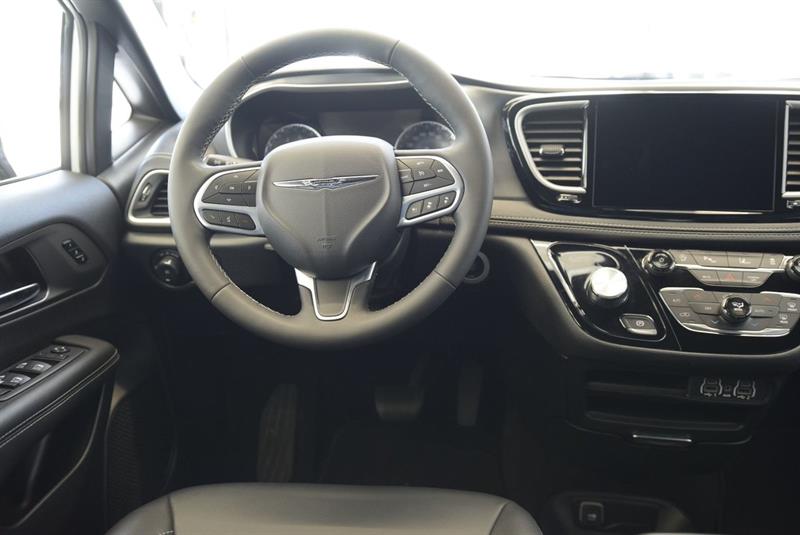 chrysler Pacifica 2025 - 12