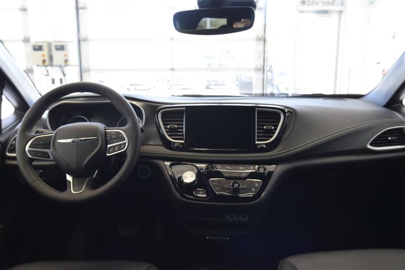chrysler Pacifica 2025 - 13