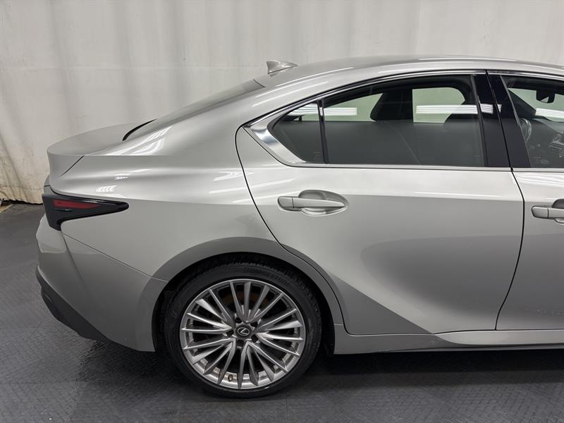 lexus IS 2021 - 12