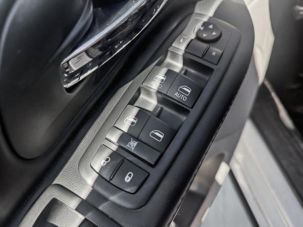chrysler Town & Country 2016 - 10