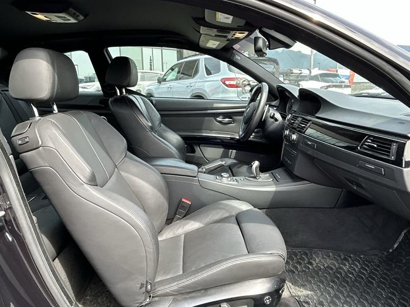 bmw M3 2011 - 32