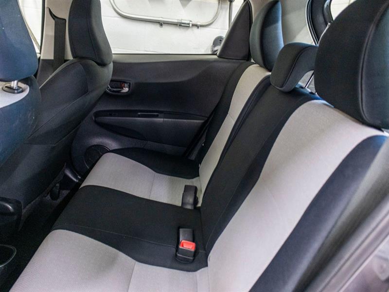 toyota Yaris 2012 - 23
