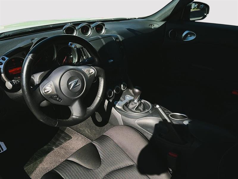 nissan 370Z Coupe 2018 - 9