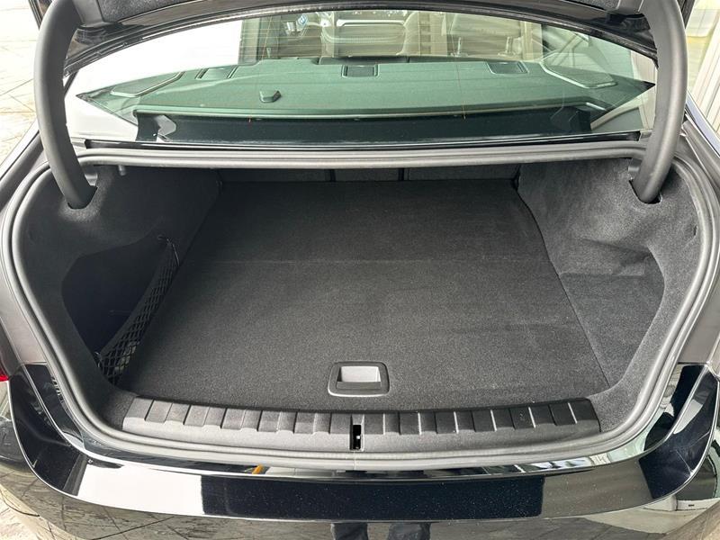 bmw 330e 2023 - 11
