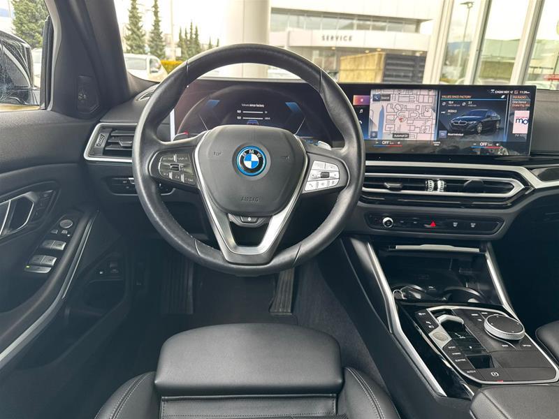 bmw 330e 2023 - 18