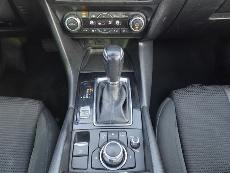 mazda Mazda3 2017 - 23