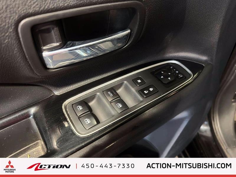 mitsubishi Outlander rechargeable 2018 - 16