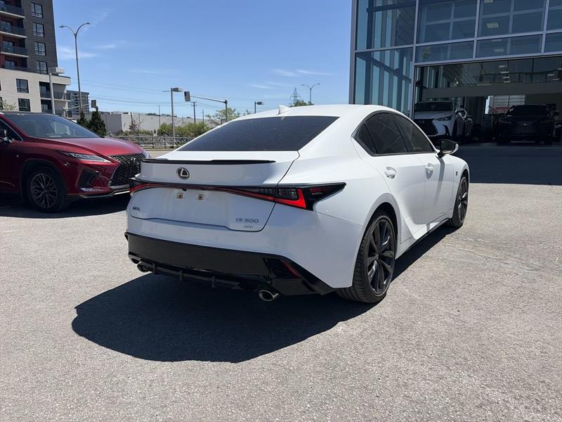 lexus IS 300 2024 - 13