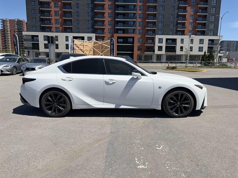 lexus IS 300 2024 - 16