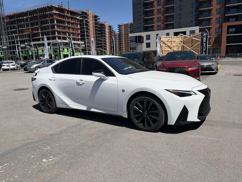 lexus IS 300 2024 - 17