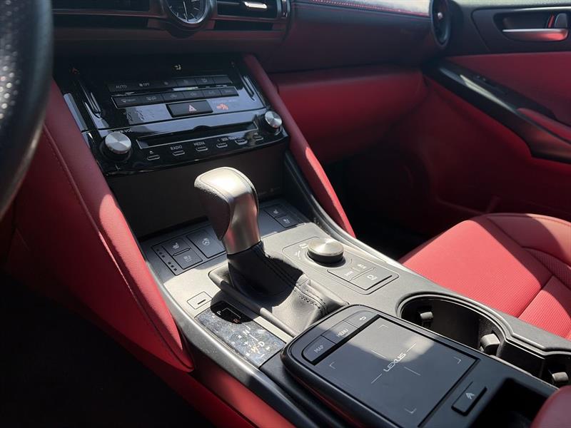 lexus IS 300 2024 - 23