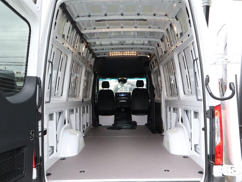 mercedes-benz eSprinter Cargo Van 2025 - 9