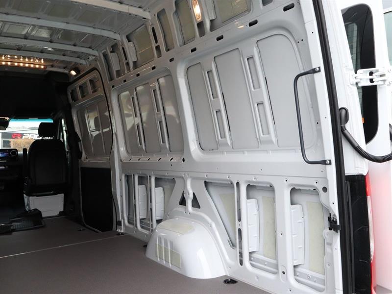 mercedes-benz eSprinter Cargo Van 2025 - 12