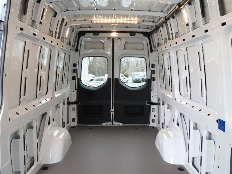 mercedes-benz eSprinter Cargo Van 2025 - 17