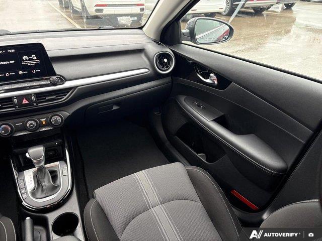 kia Forte 2024 - 28
