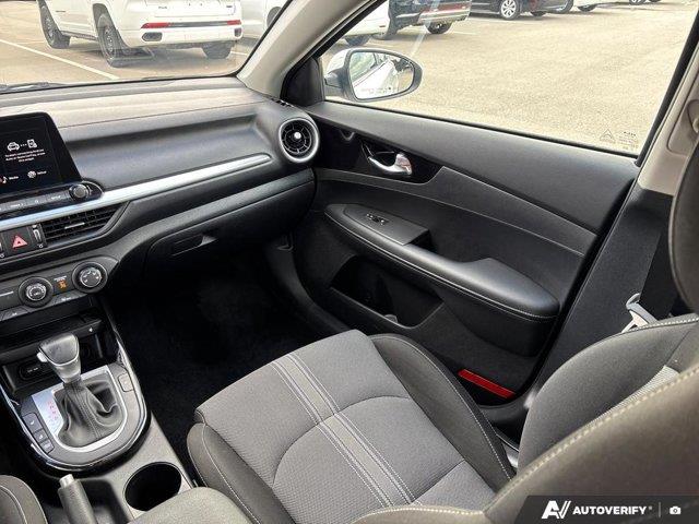 kia Forte 2024 - 28