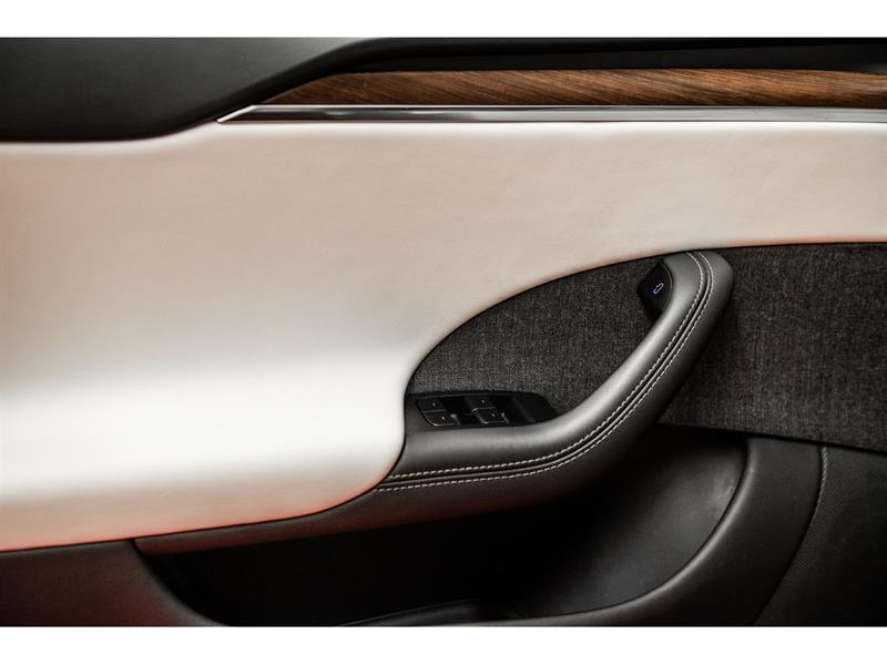tesla Model S 2022 - 10