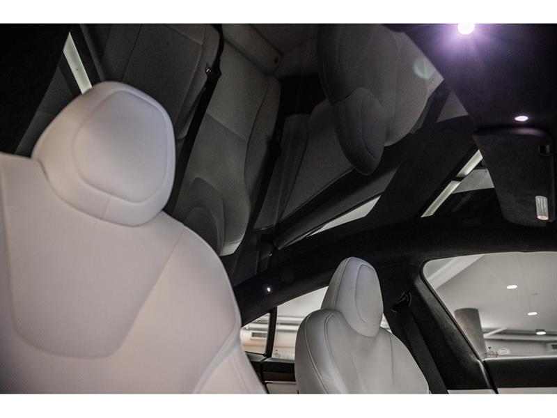 tesla Model S 2022 - 31