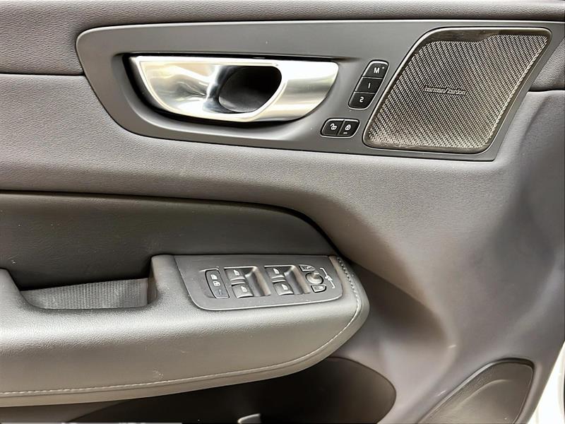 volvo XC60 2024 - 25