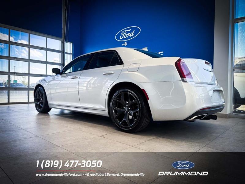 chrysler 300 2022 - 4