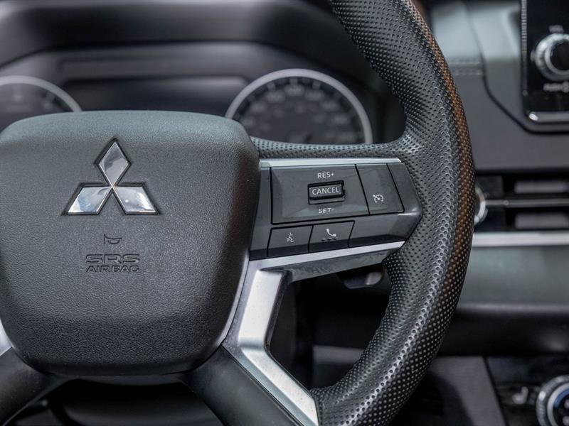 mitsubishi Outlander 2023 - 16
