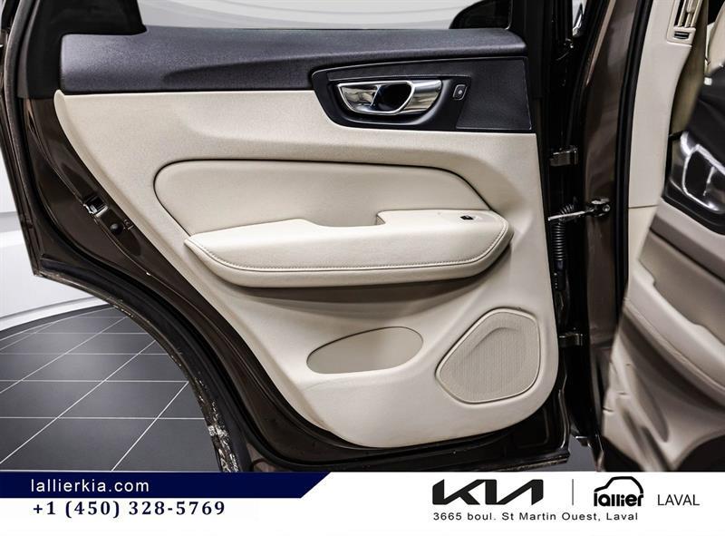 2018 Volvo XC60 - Image 12
