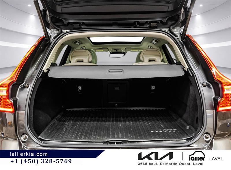 2018 Volvo XC60 - Image 16