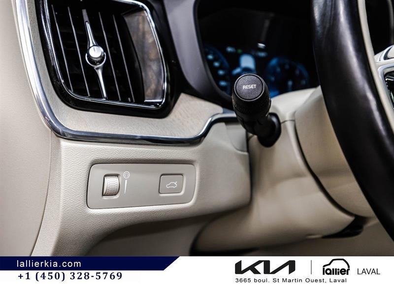 2018 Volvo XC60 - Image 22