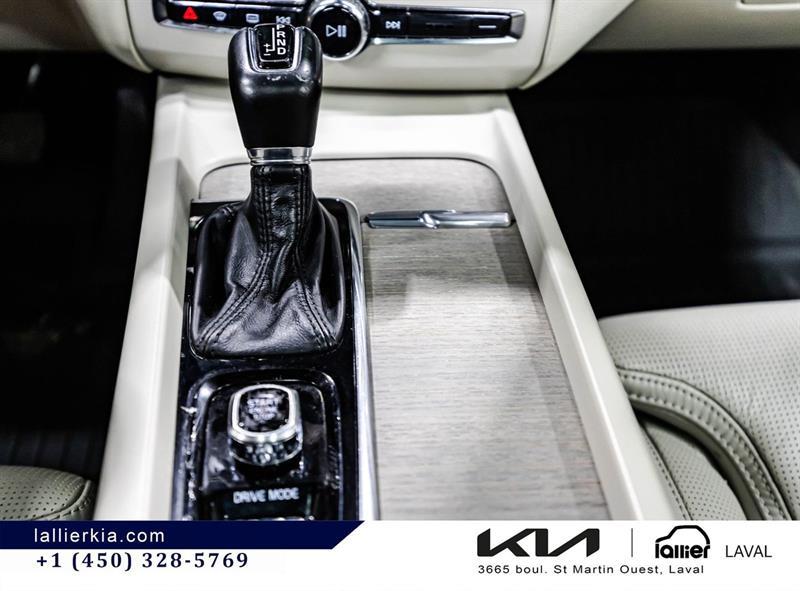 2018 Volvo XC60 - Image 25