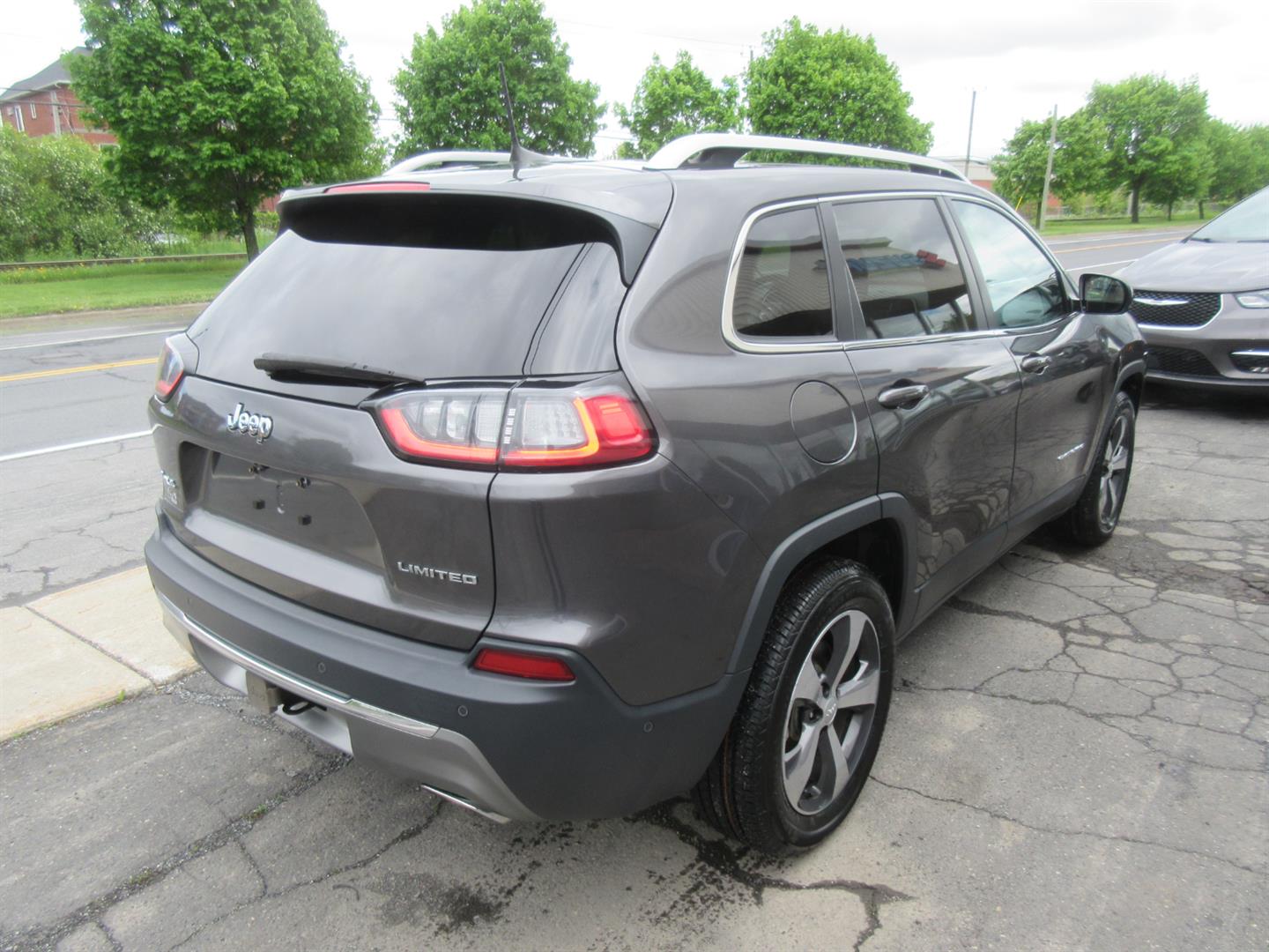 jeep Cherokee 2019 - 11
