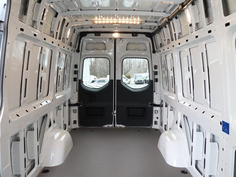 mercedes-benz ESprinter 2025 - 12