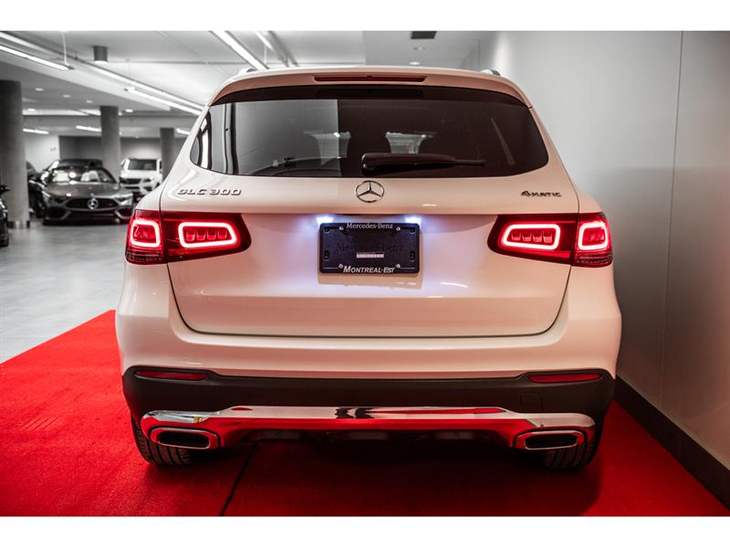 mercedes-benz GLC300 2022 - 7