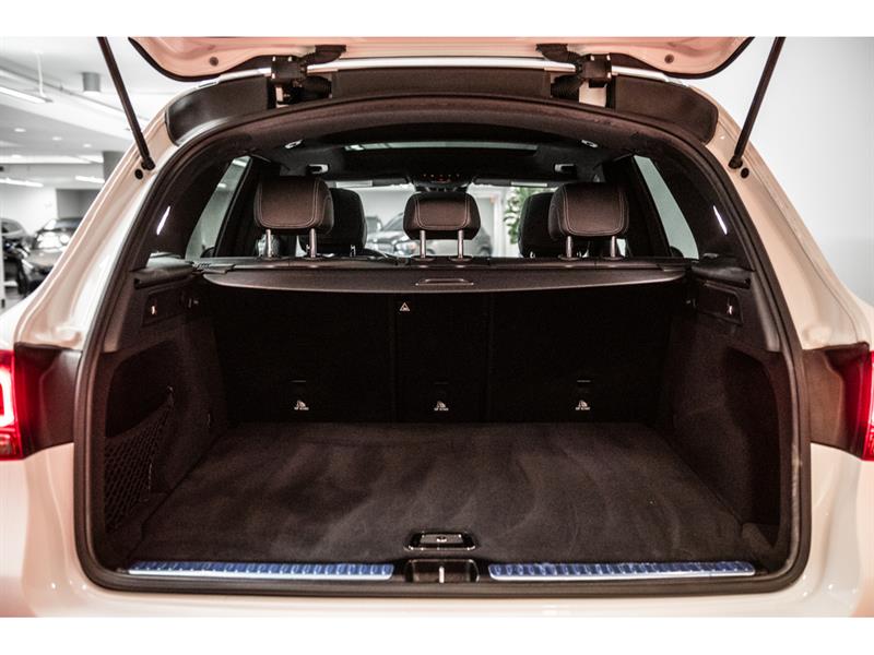 mercedes-benz GLC300 2022 - 10