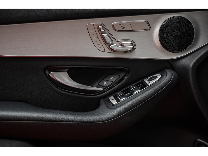mercedes-benz GLC300 2022 - 12