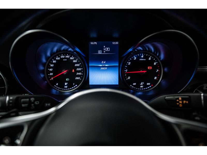 mercedes-benz GLC300 2022 - 16