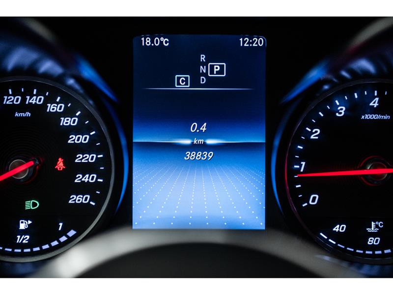 mercedes-benz GLC300 2022 - 17