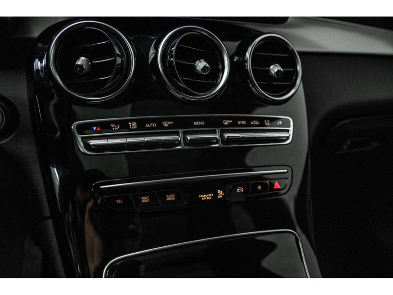 mercedes-benz GLC300 2022 - 21