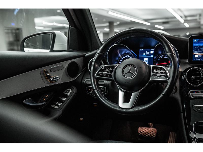 mercedes-benz GLC300 2022 - 29