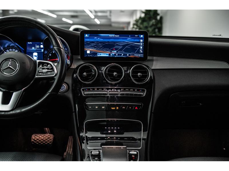 mercedes-benz GLC300 2022 - 30