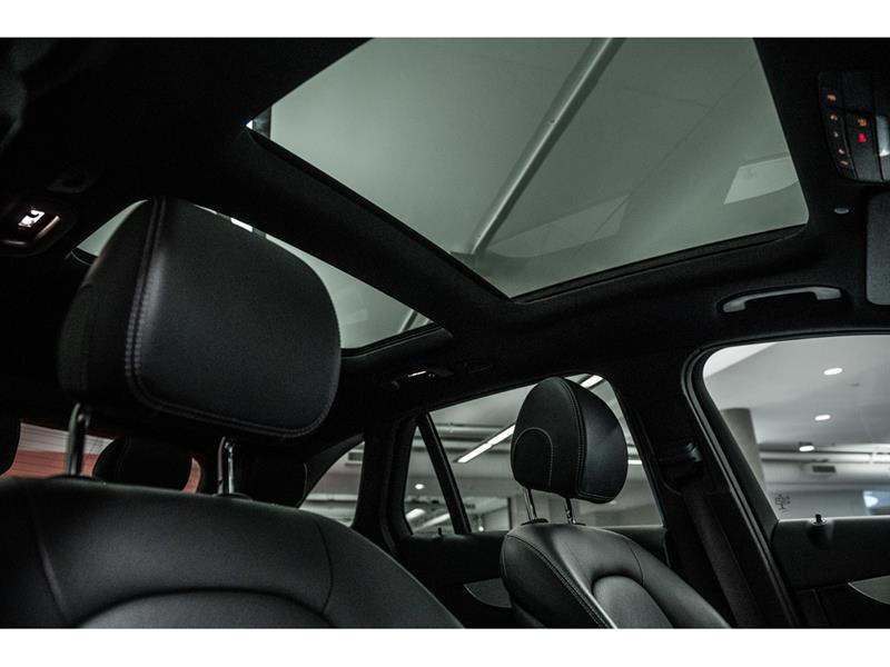 mercedes-benz GLC300 2022 - 33