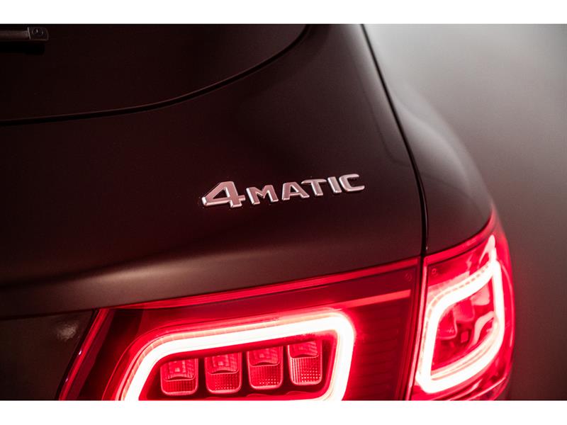 mercedes-benz GLC300 2022 - 9