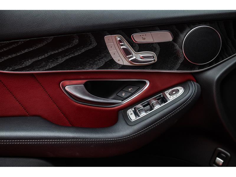 mercedes-benz GLC300 2022 - 11