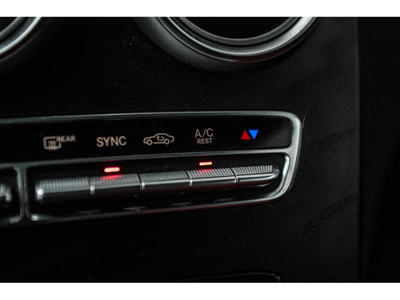mercedes-benz GLC300 2022 - 21