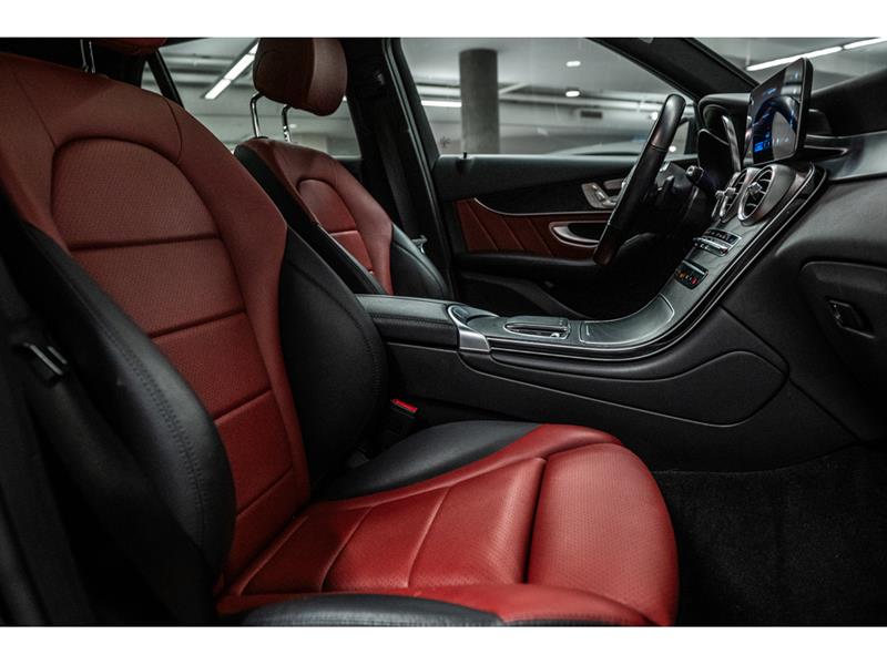 mercedes-benz GLC300 2022 - 31