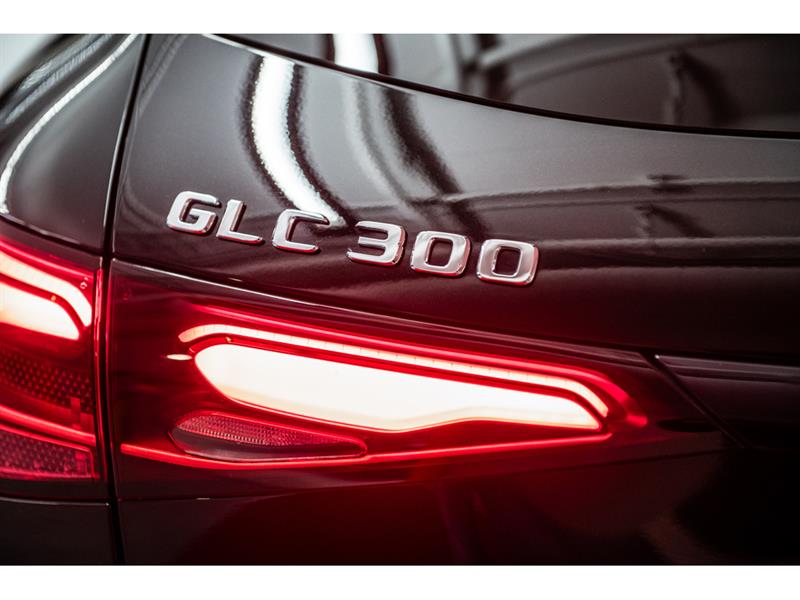 mercedes-benz GLC300 2023 - 8