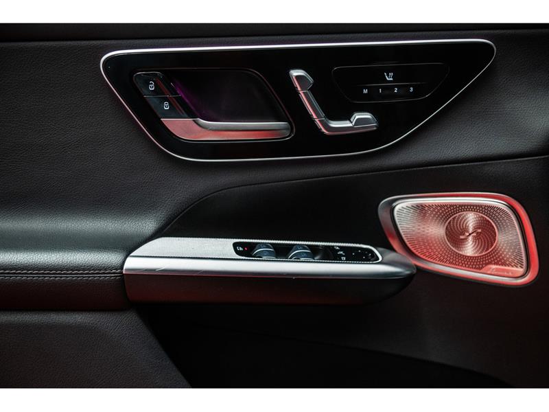 mercedes-benz GLC300 2023 - 11