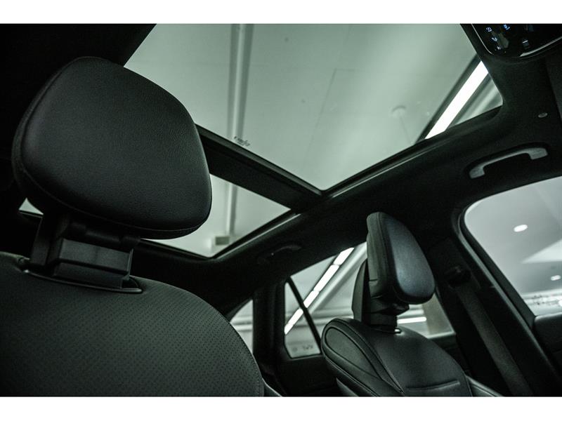 mercedes-benz GLC300 2023 - 29