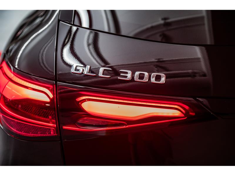 mercedes-benz GLC300 2023 - 8