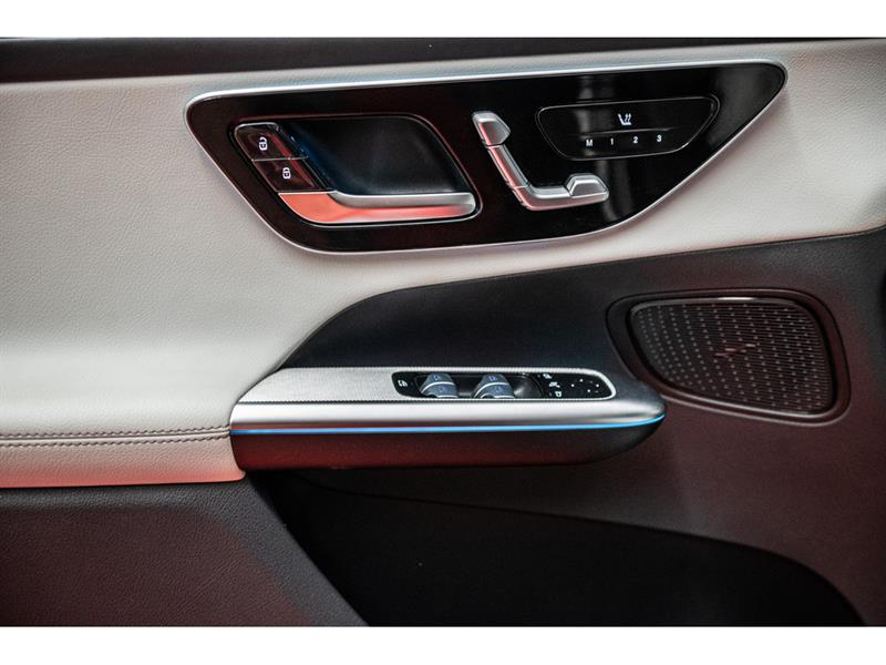 mercedes-benz GLC300 2023 - 12