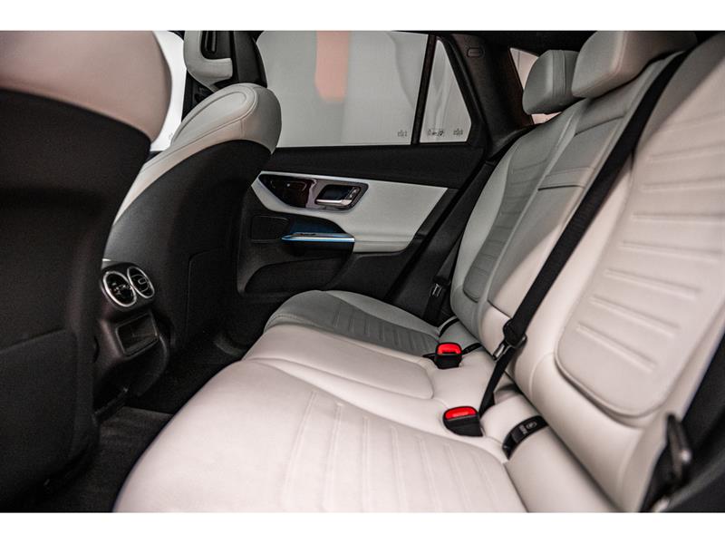 mercedes-benz GLC300 2023 - 26